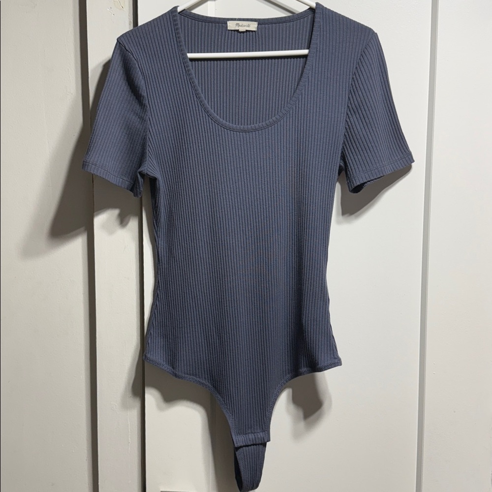 Madewell GUC shortsleeved ribbed scoop neck bodysuit
